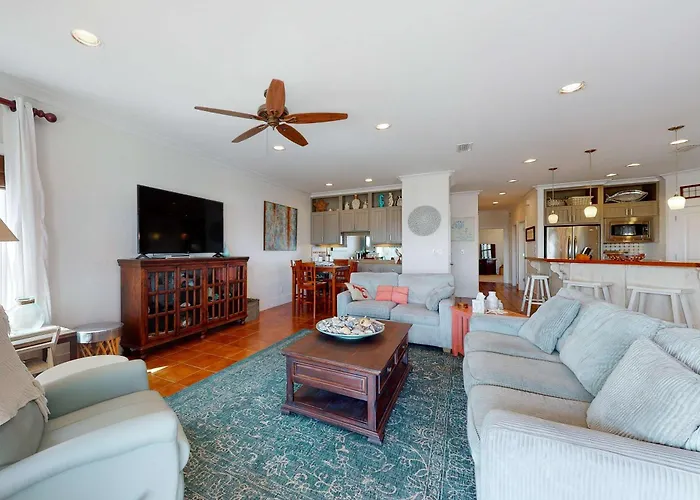 Delightful Escape With Direct Access Wifi Furnished Deck & Full Kitchen Holiday home