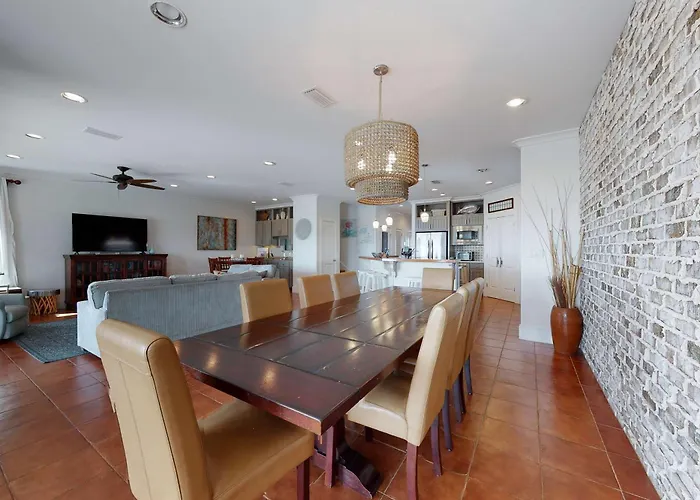 Delightful Escape With Direct Access Wifi Furnished Deck & Full Kitchen Holiday home *