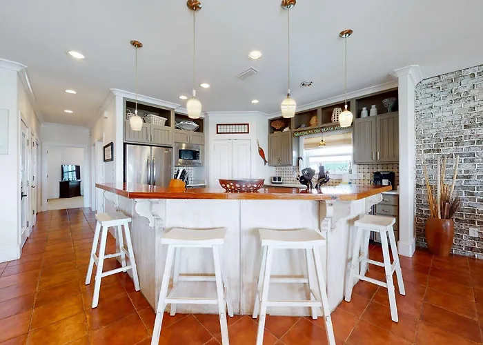 Delightful Escape With Direct Access Wifi Furnished Deck & Full Kitchen Holiday home Gulf Shores