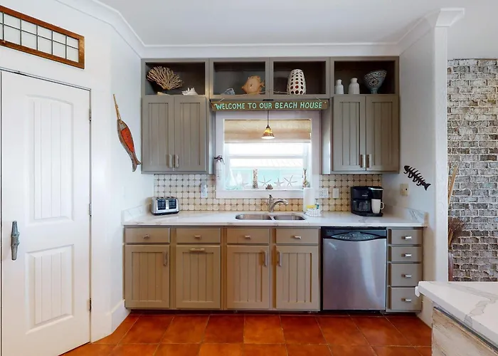 Holiday home Delightful Escape With Direct Access Wifi Furnished Deck & Full Kitchen Gulf Shores