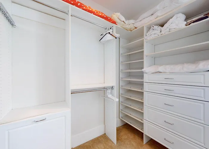 Delightful Escape With Direct Access Wifi Furnished Deck & Full Kitchen