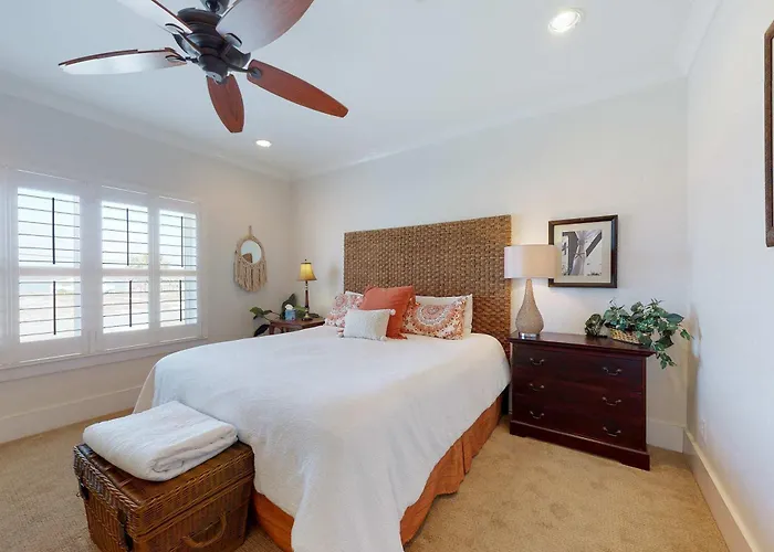 Delightful Escape With Direct Access Wifi Furnished Deck & Full Kitchen Holiday home *