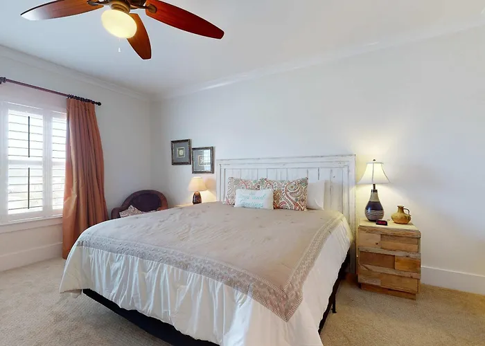 Delightful Escape With Direct Access Wifi Furnished Deck & Full Kitchen *