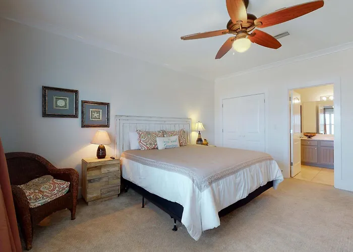 Holiday home Delightful Escape With Direct Access Wifi Furnished Deck & Full Kitchen Gulf Shores