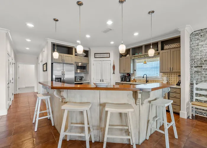 Holiday home Delightful Escape With Direct Access Wifi Furnished Deck & Full Kitchen Gulf Shores