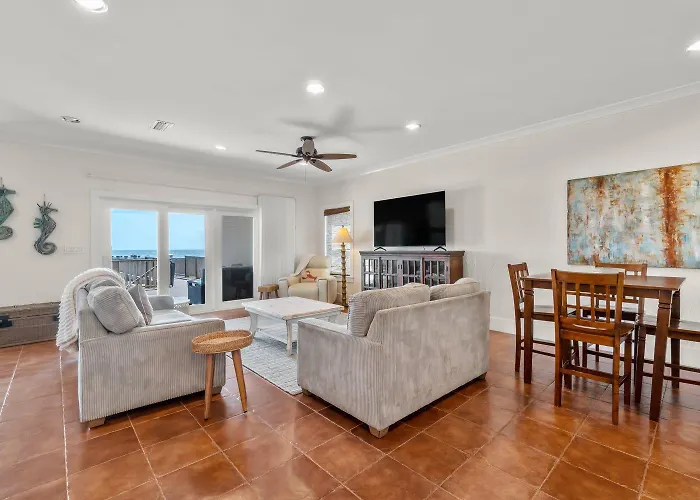 Delightful Escape With Direct Access Wifi Furnished Deck & Full Kitchen