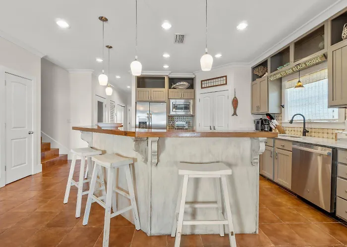 Holiday home Delightful Escape With Direct Access Wifi Furnished Deck & Full Kitchen Gulf Shores