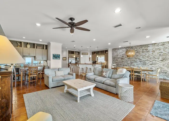 Delightful Escape With Direct Access Wifi Furnished Deck & Full Kitchen