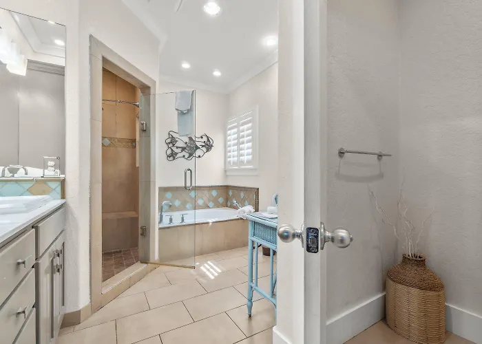 Delightful Escape With Direct Access Wifi Furnished Deck & Full Kitchen Holiday home Gulf Shores