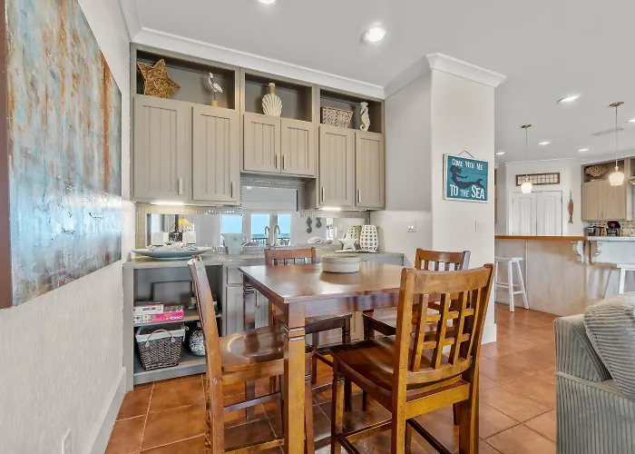 Delightful Escape With Direct Access Wifi Furnished Deck & Full Kitchen Holiday home Gulf Shores