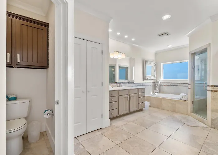 Holiday home Delightful Escape With Direct Access Wifi Furnished Deck & Full Kitchen Gulf Shores