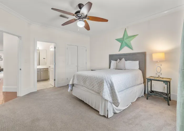 Delightful Escape With Direct Access Wifi Furnished Deck & Full Kitchen *