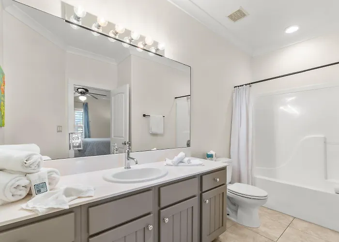 Delightful Escape With Direct Access Wifi Furnished Deck & Full Kitchen Gulf Shores